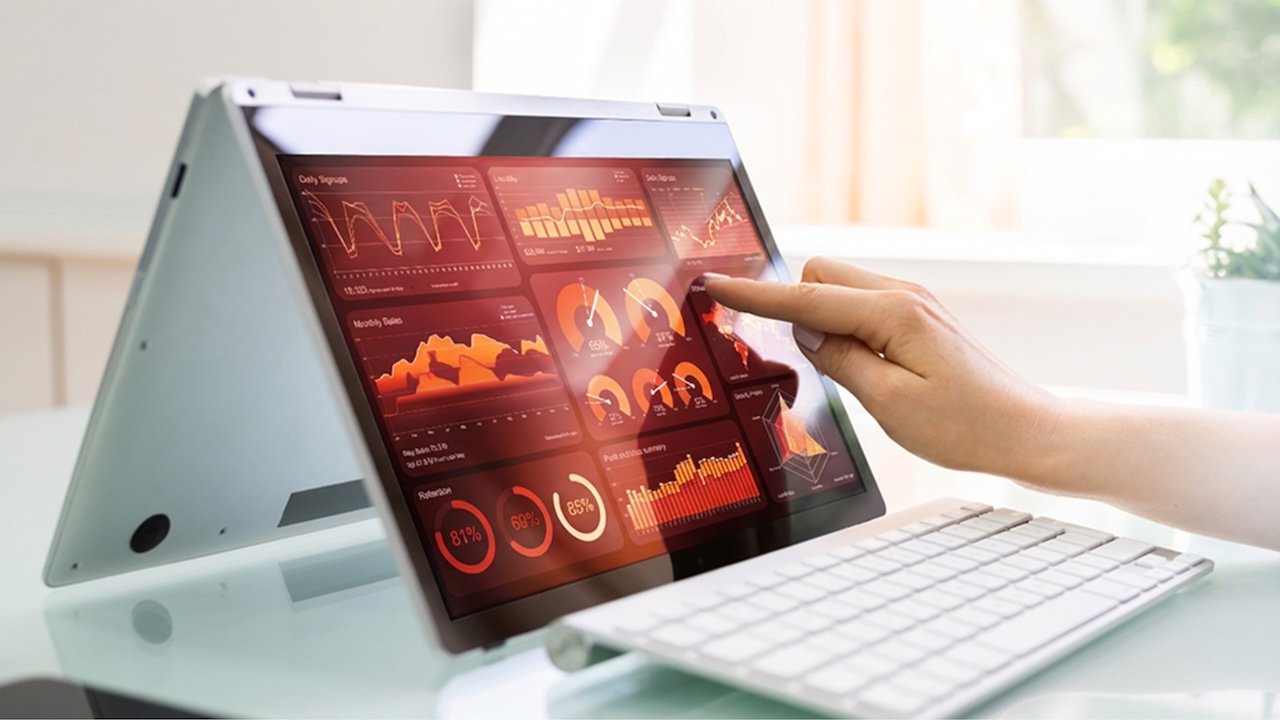 Image6 data analyst analysing data